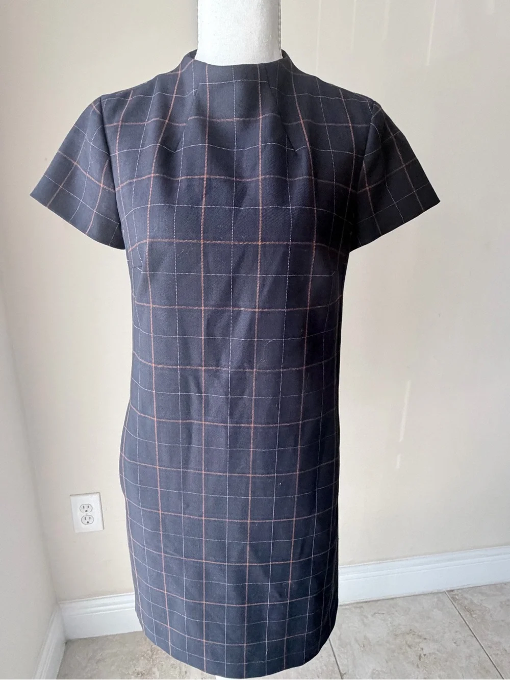 Excellent Preloved-Theory Plaid Shift Dress – Women’s Size 2